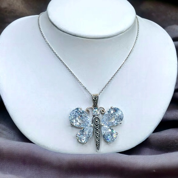 🌺Large Vintage Sterling Crystal Butterfly Necklace - Picture 7 of 13